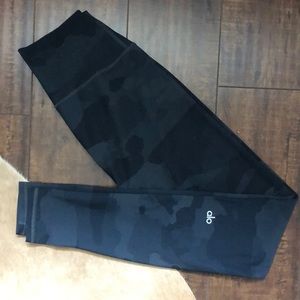 Alo yoga high waist legging camo small
